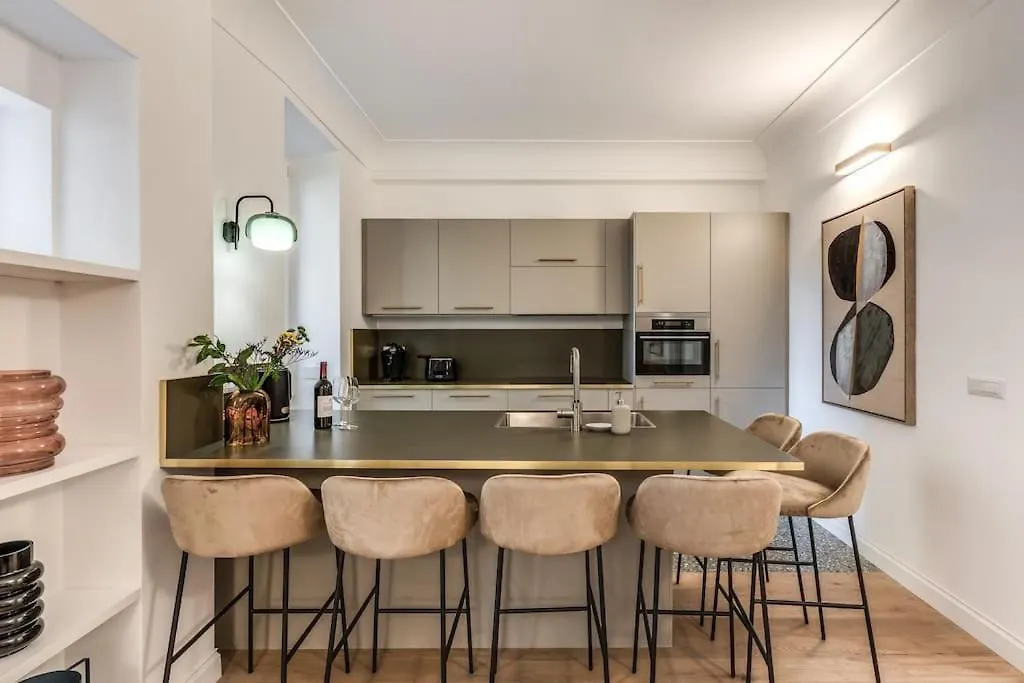 3 Bedroom Apartment Via Genova Monti Area Rome