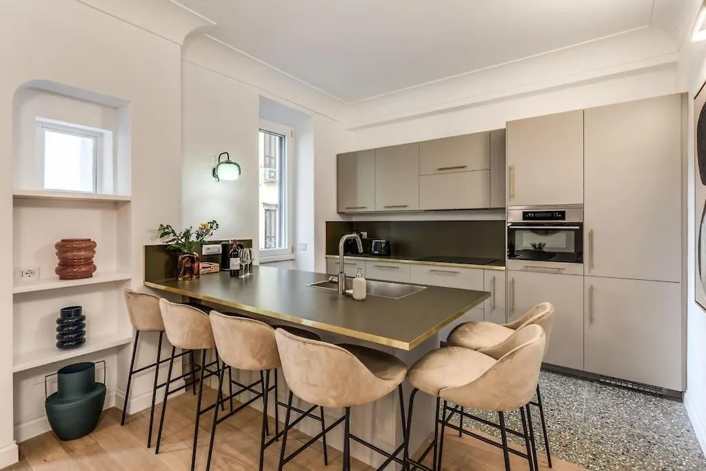 3 Bedroom Apartment Via Genova Monti Area Rome
