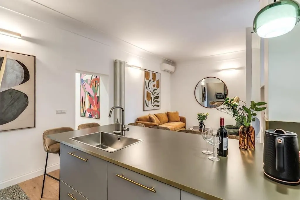 3 Bedroom Apartment Via Genova Monti Area Rome