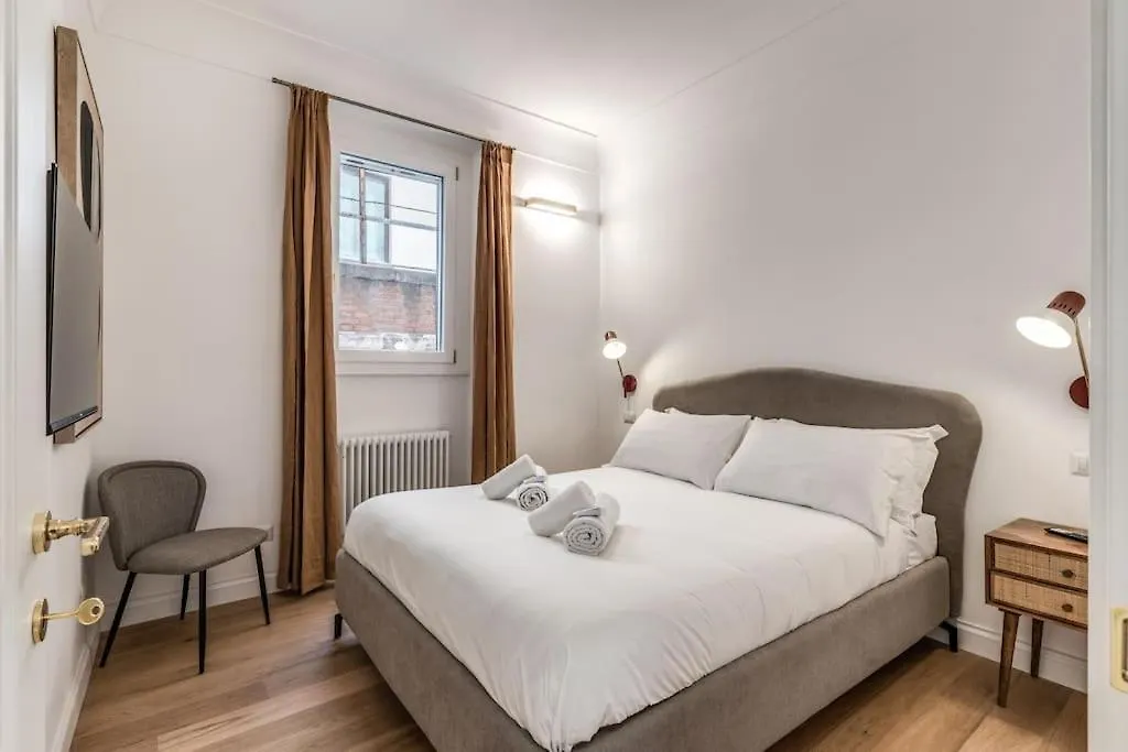 3 Bedroom Apartment Via Genova Monti Area Rome