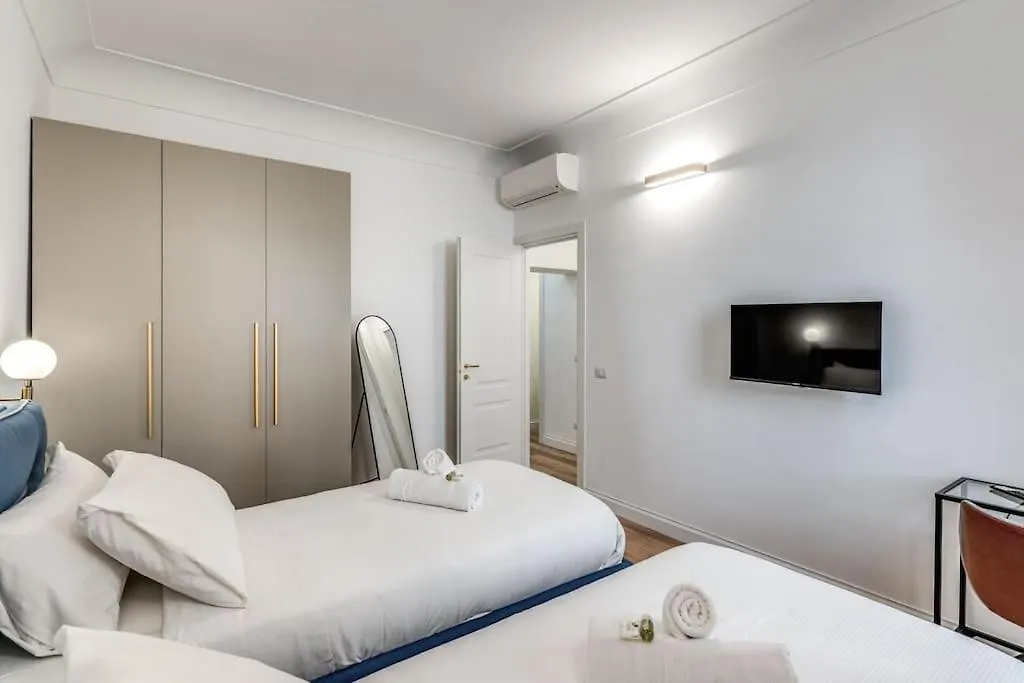3 Bedroom Apartment Via Genova Monti Area Rome